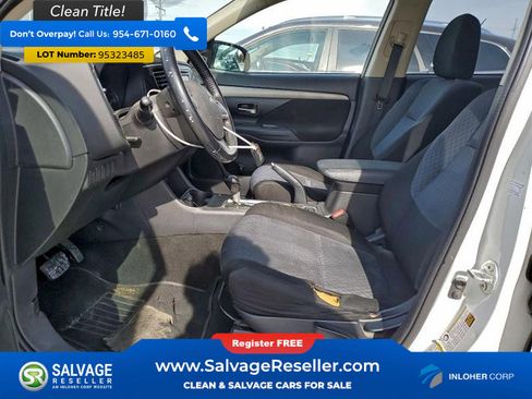 Used 2014 Mitsubishi Outlander SE image 9