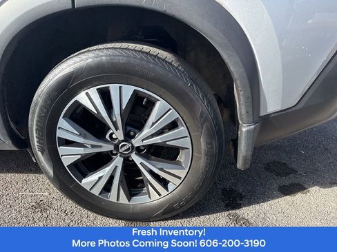 Used 2022 Nissan Rogue SV image 9