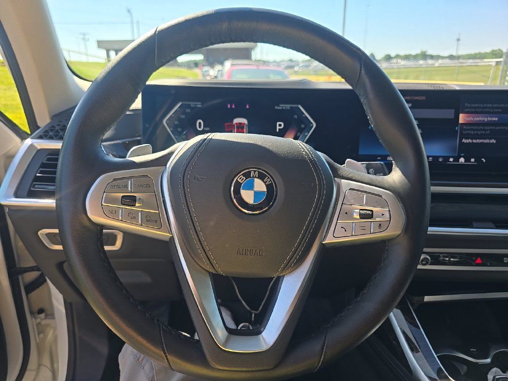 Used 2026 BMW X7 xDrive40i AWD/4WD image 8