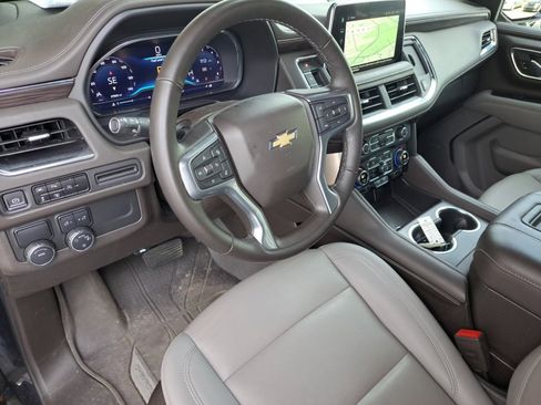 Certified 2023 Chevrolet Suburban LT w/ LT Signature Plus Package image 9