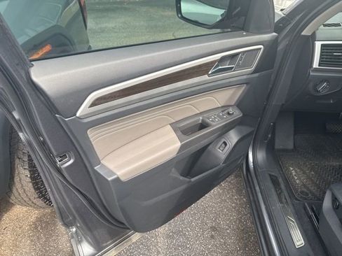 Used 2023 Volkswagen Atlas SE w/ Panoramic Sunroof Package FWD image 45