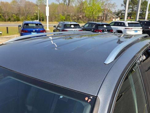 Used 2024 Volkswagen Tiguan SE image 12