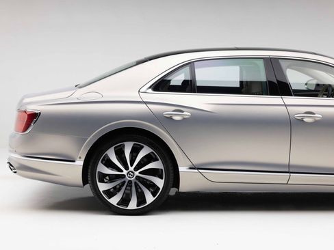 Used 2024 Bentley Flying Spur Azure AWD/4WD image 25