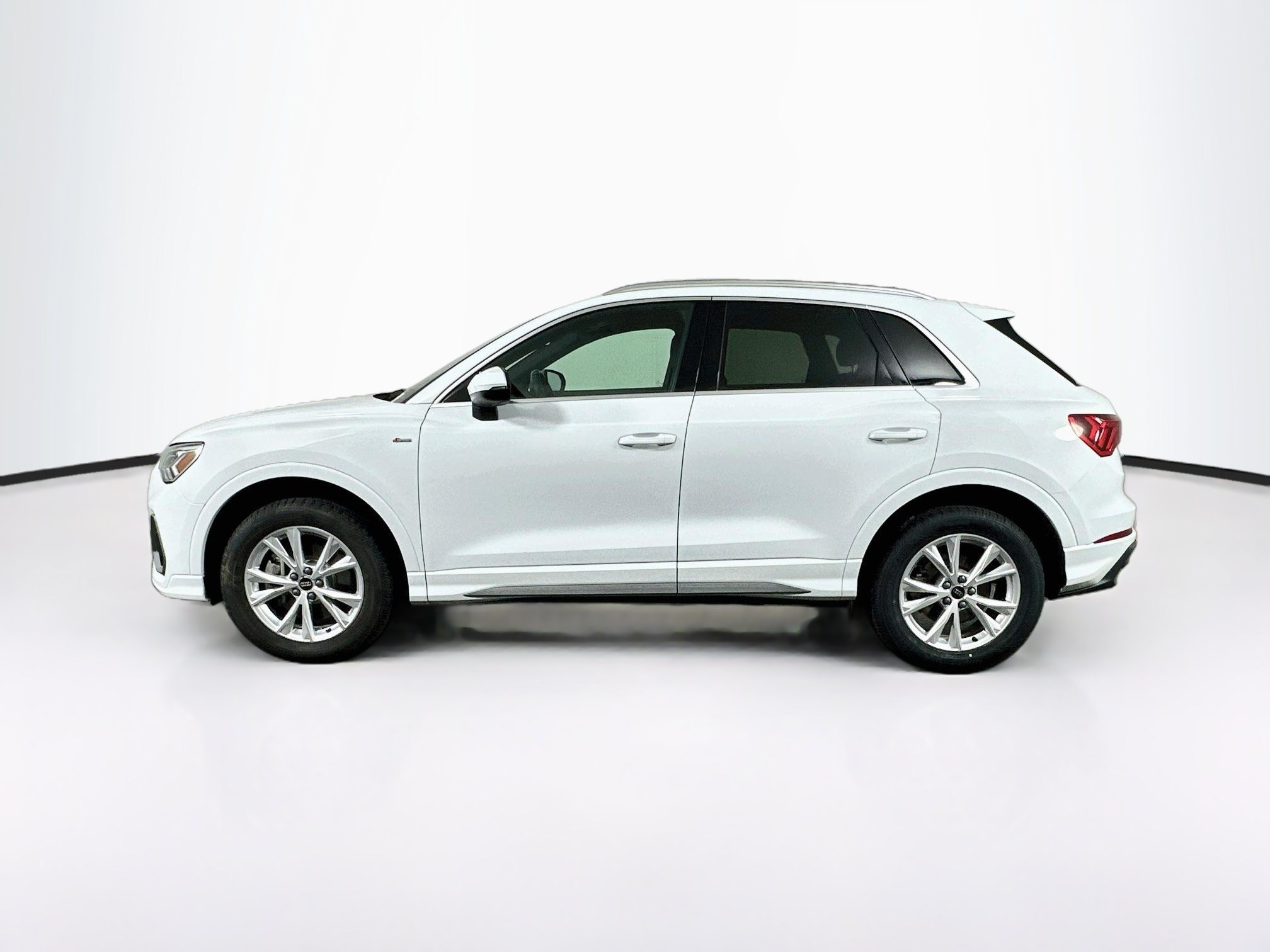 Used 2025 Audi Q3 2.0T Premium AWD/4WD image 4