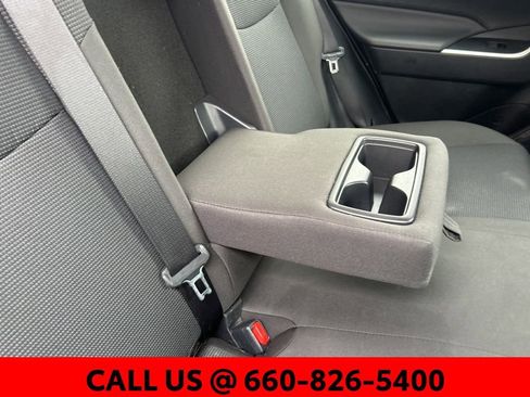 Used 2025 Toyota RAV4 LE image 9