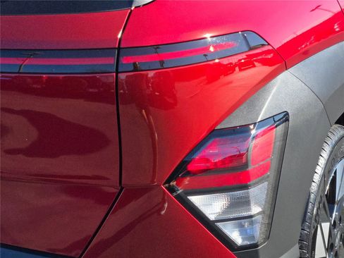 Used 2025 Hyundai Kona SEL image 13