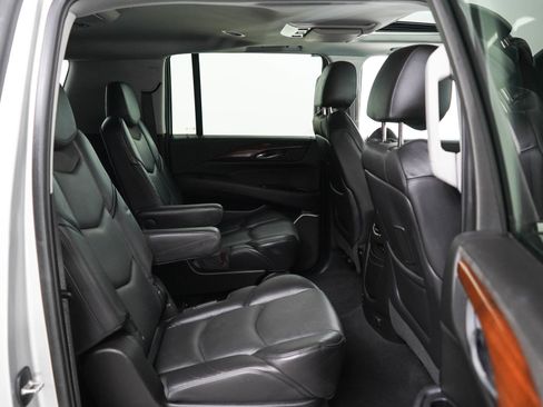 Used 2020 Cadillac Escalade ESV Premium Luxury AWD/4WD image 12