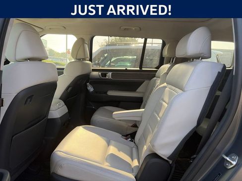 Used 2024 Hyundai Santa Fe Calligraphy FWD image 9