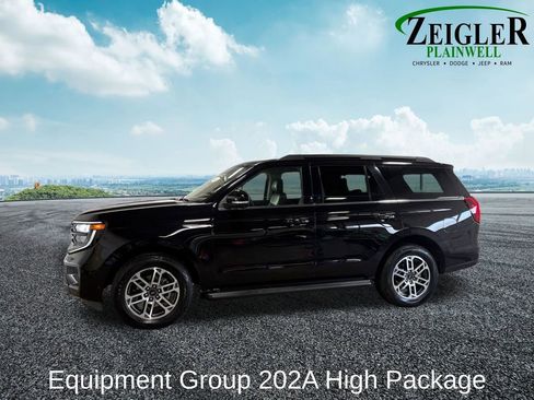 Used 2025 Ford Expedition Active image 3
