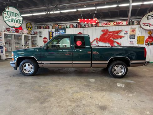 Used 1998 Chevrolet Silverado 1500 2WD Extended Cab w/ Preferred Equipment Group 2 image 2