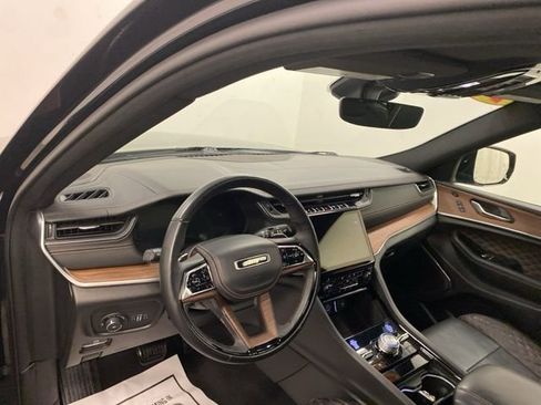 Used 2022 Jeep Grand Cherokee L Summit w/ Luxury Tech Group V AWD/4WD image 7
