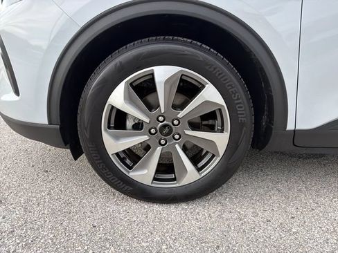 Certified 2025 Ford Escape Platinum w/ Premium Technology Package FWD image 27