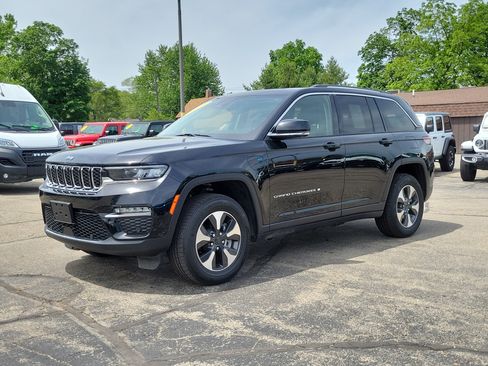 Used 2023 Jeep Grand Cherokee 4WD 4xe w/ Luxury Tech Group II image 2