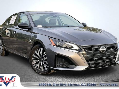 Used 2025 Nissan Altima 2.5 SV FWD image 1