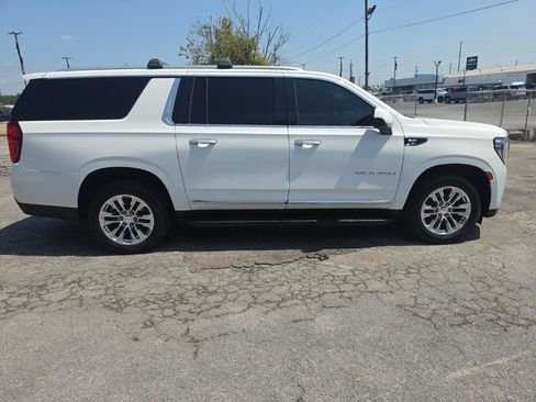 Used 2021 GMC Yukon XL SLT AWD/4WD image 16