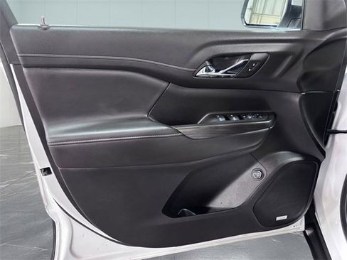 Used 2023 GMC Acadia SLT image 12