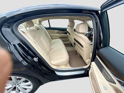 Used 2020 BMW 740i w/ Cold Weather Package RWD image 31