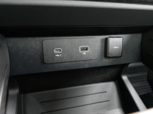 Used 2024 Land Rover Defender 130 X image 33