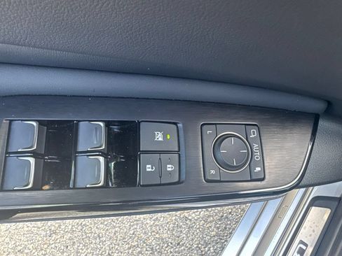 Used 2025 Lexus ES 350 w/ Premium Package FWD image 18