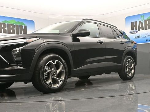 Used 2025 Chevrolet Trax LT w/ LT Convenience Package image 19