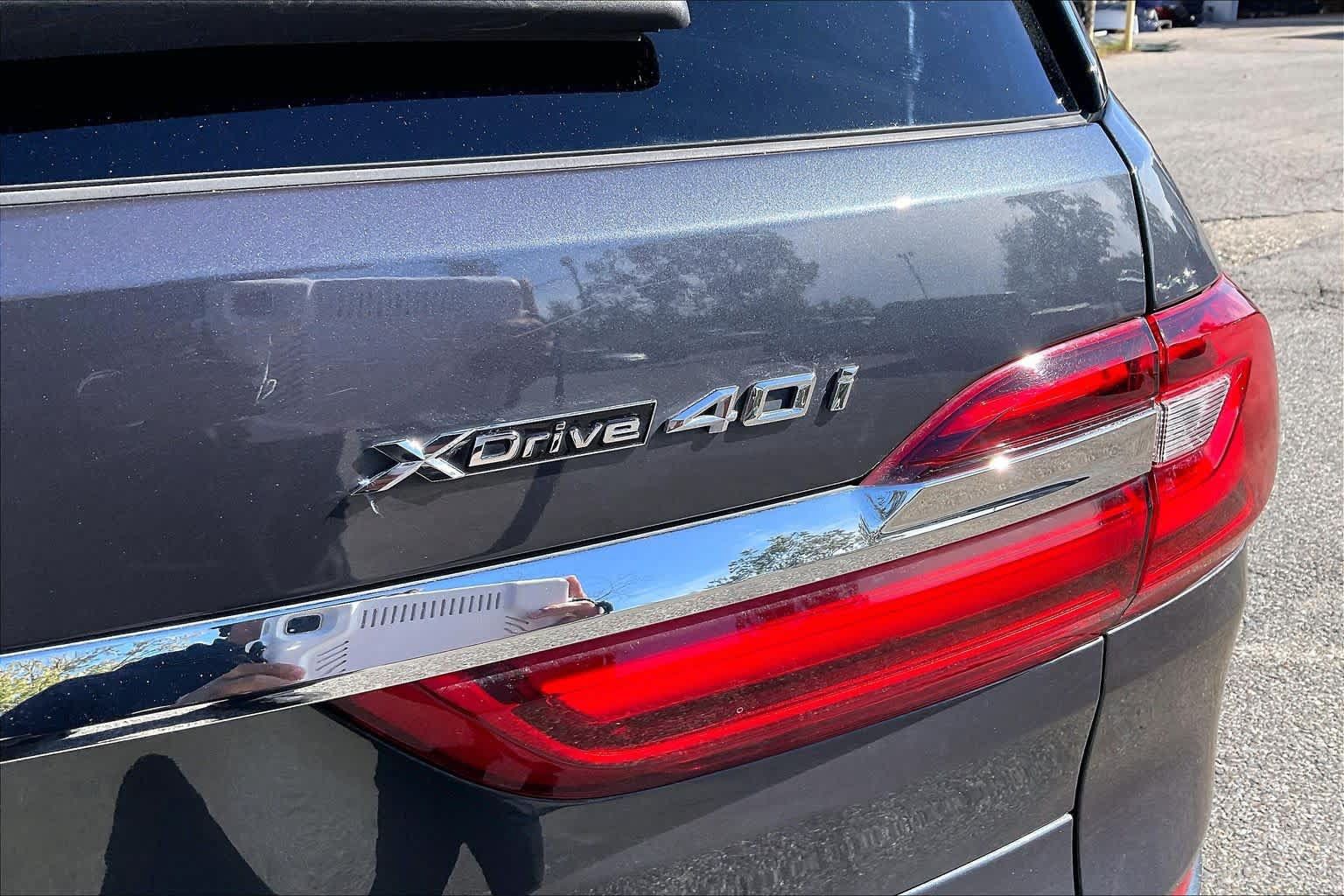 Used 2021 BMW X7 xDrive40i w/ M Sport Package AWD/4WD image 9
