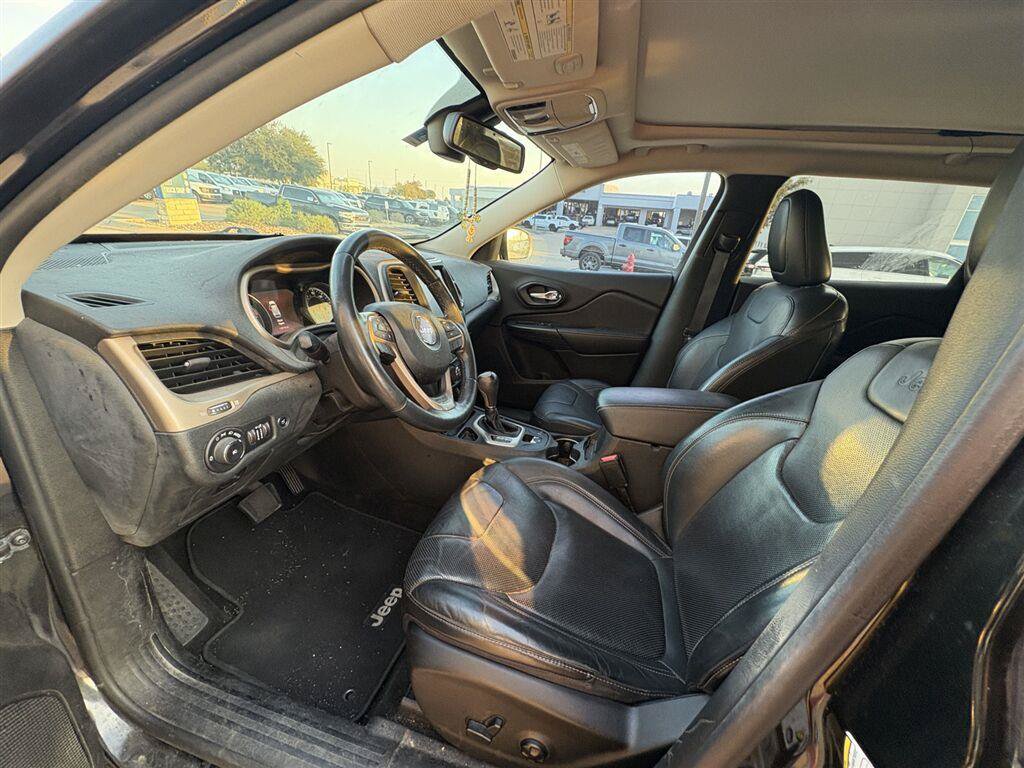 Used 2016 Jeep Cherokee Limited w/ Luxury Group FWD image 2