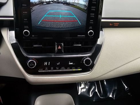 Used 2022 Toyota Corolla LE image 10