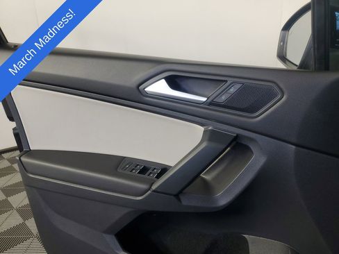 Used 2019 Volkswagen Tiguan SE w/ Panoramic Sunroof Package image 28