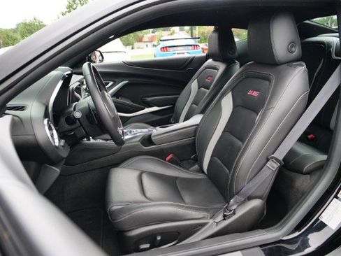 Used 2018 Chevrolet Camaro SS image 3