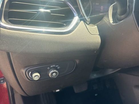 Used 2019 Chevrolet Equinox LT w/ Driver Convenience Package FWD image 21