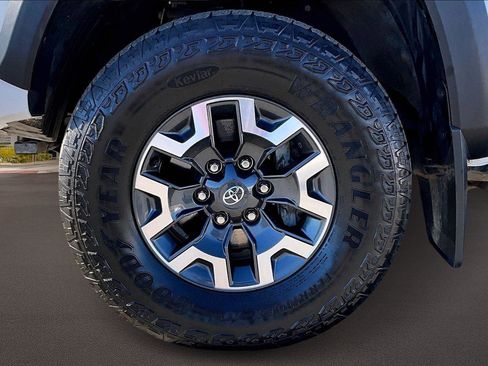 Certified 2023 Toyota Tacoma TRD Off-Road image 9
