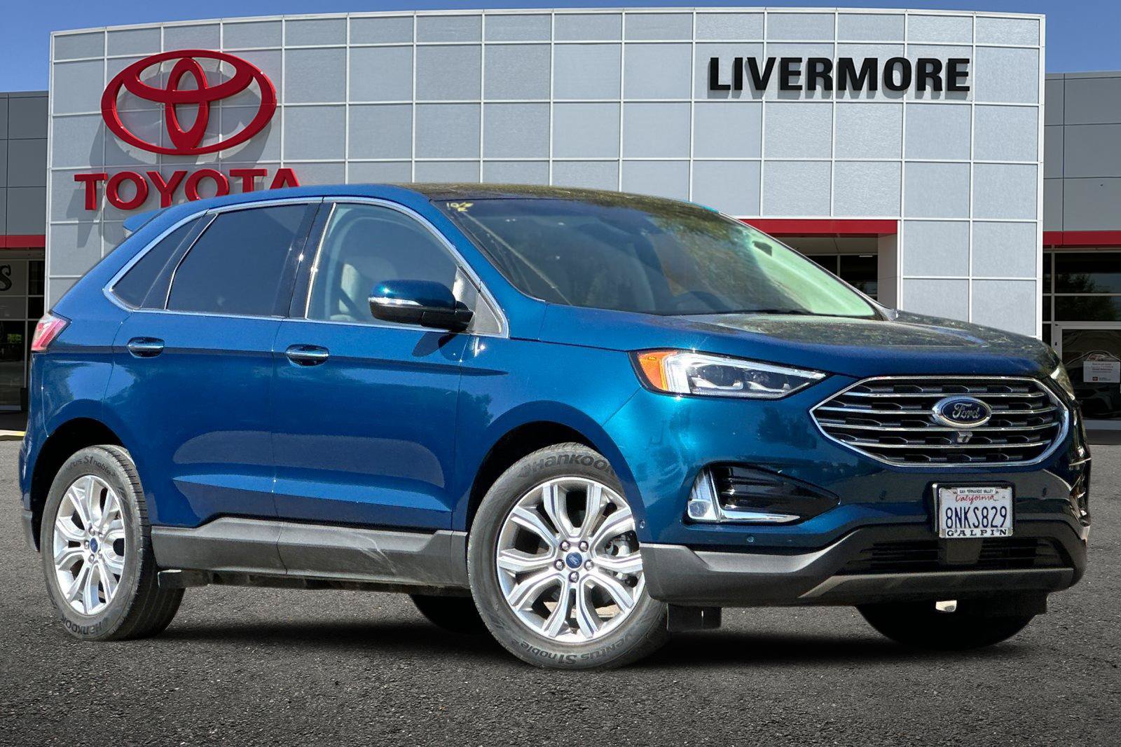 Used 2020 Ford Edge Titanium FWD image 2