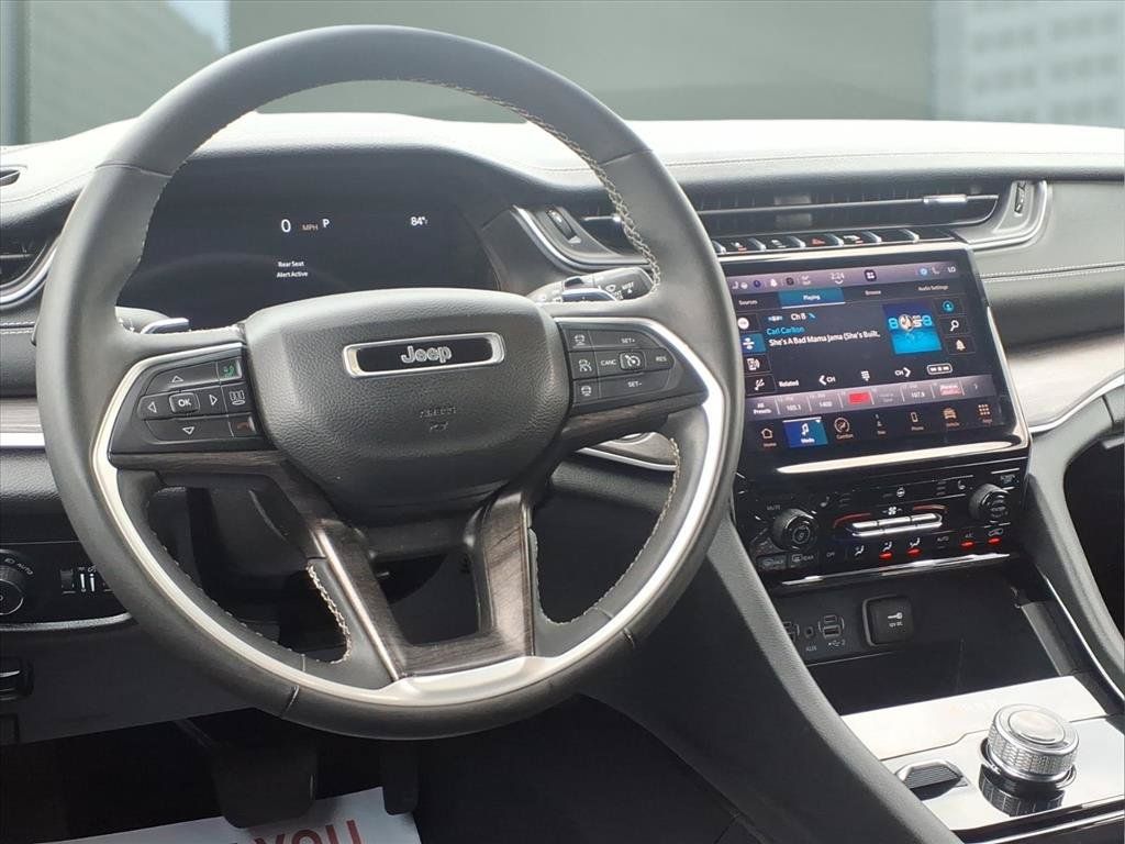 Used 2023 Jeep Grand Cherokee Limited AWD/4WD image 5