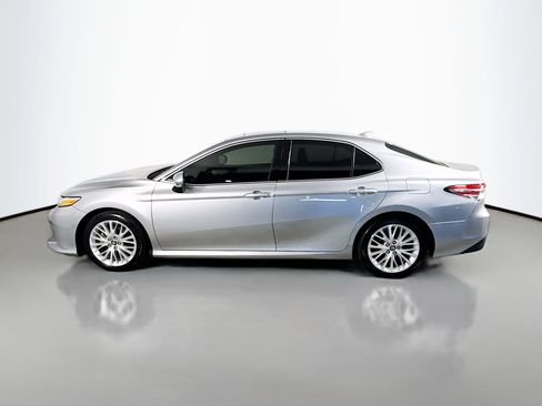 Used 2019 Toyota Camry XLE w/ Sunroof Package image 6