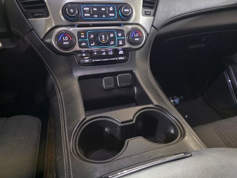 Used 2017 Chevrolet Suburban LS RWD image 17
