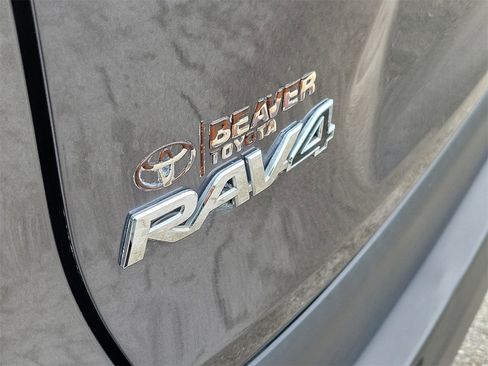 Used 2019 Toyota RAV4 LE image 6