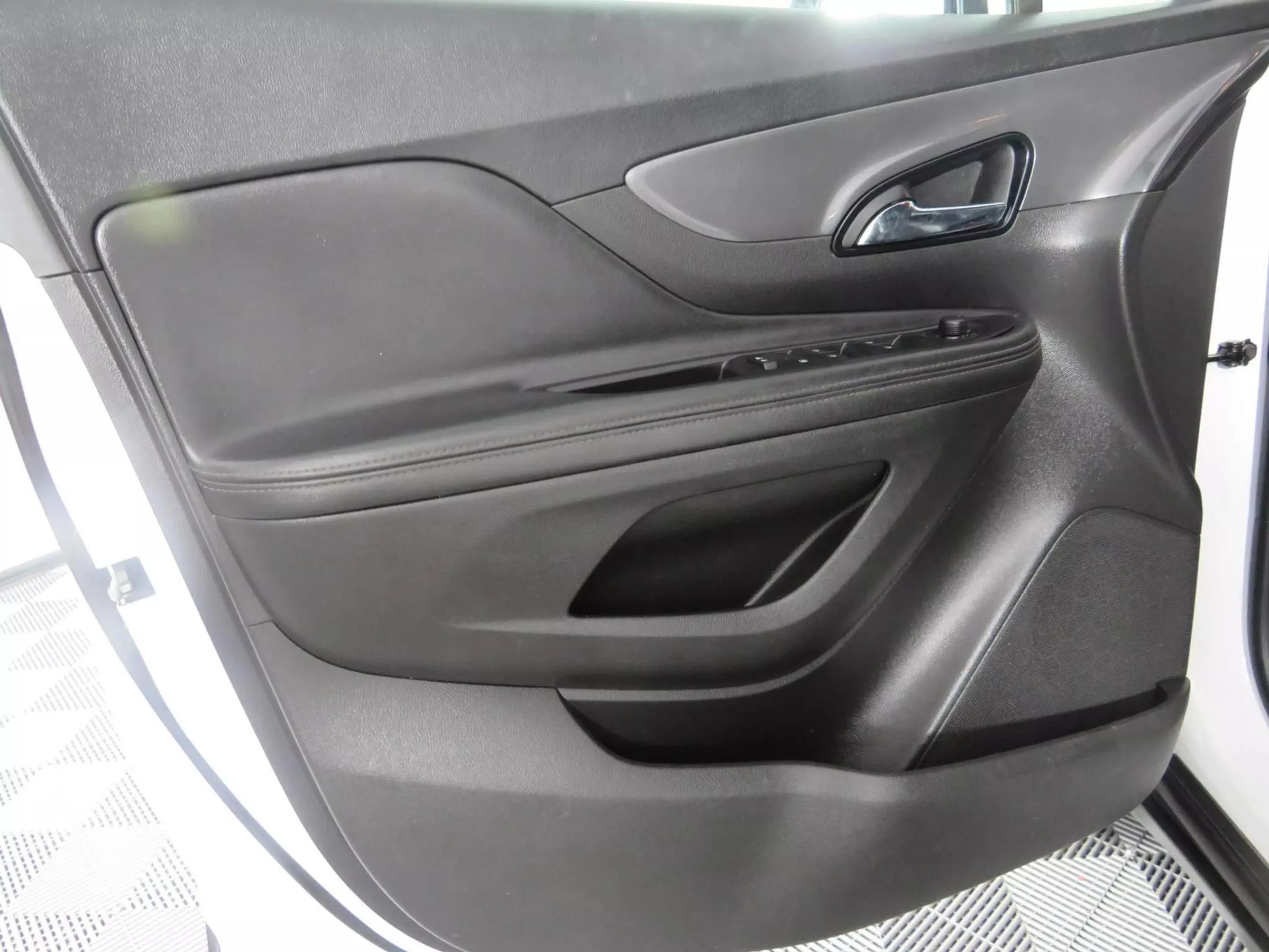 Used 2020 Buick Encore Essence AWD/4WD image 40