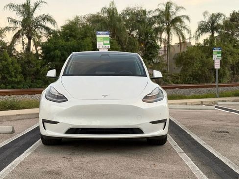 Used 2020 Tesla Model Y Long Range image 9