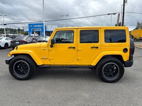 Used 2015 Jeep Wrangler Unlimited Sahara w/ Max Tow Package AWD/4WD image 2