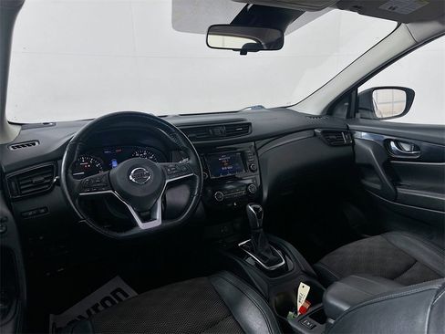 Used 2021 Nissan Rogue Sport SV w/ Technology Package image 21