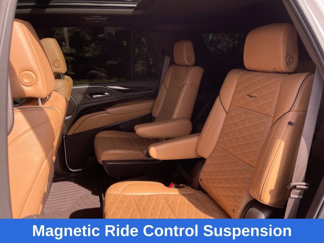 Used 2023 Cadillac Escalade Premium Luxury w/ Performance Package AWD/4WD image 27