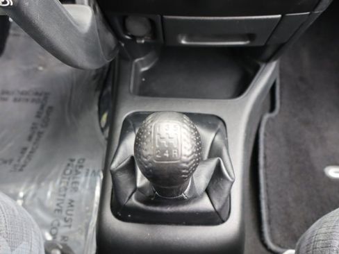 Used 2004 Honda CR-V LX image 34