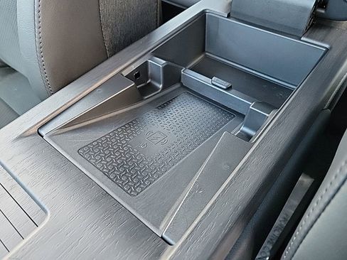 Used 2023 Nissan Ariya FWD image 30