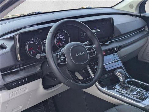 Used 2024 Kia Carnival EX FWD image 10