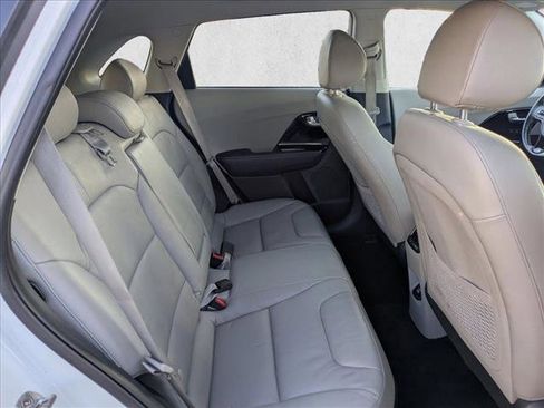 Used 2018 Kia Niro EX Premium image 19