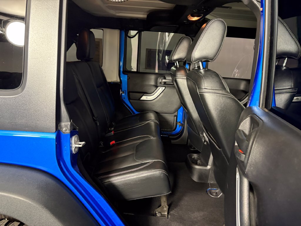 Used 2016 Jeep Wrangler Unlimited Rubicon w/ Connectivity Group AWD/4WD image 29