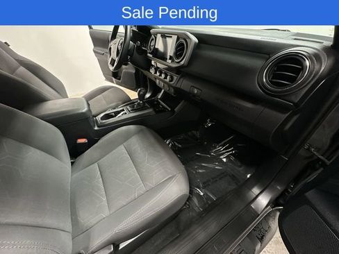 Used 2018 Toyota Tacoma TRD Off-Road image 21