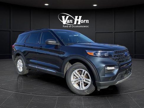 Certified 2022 Ford Explorer XLT w/ Equipment Group 202A image 35