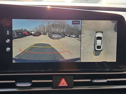 Used 2024 Hyundai Elantra Limited image 25