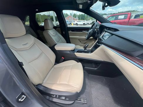 Used 2017 Cadillac XT5 Luxury w/ Driver Awareness Package AWD/4WD image 10